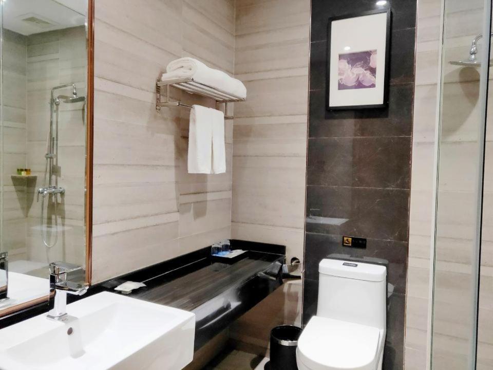 Lnsail Hotel Shenzhen Luohu Port Railway Station Extérieur photo