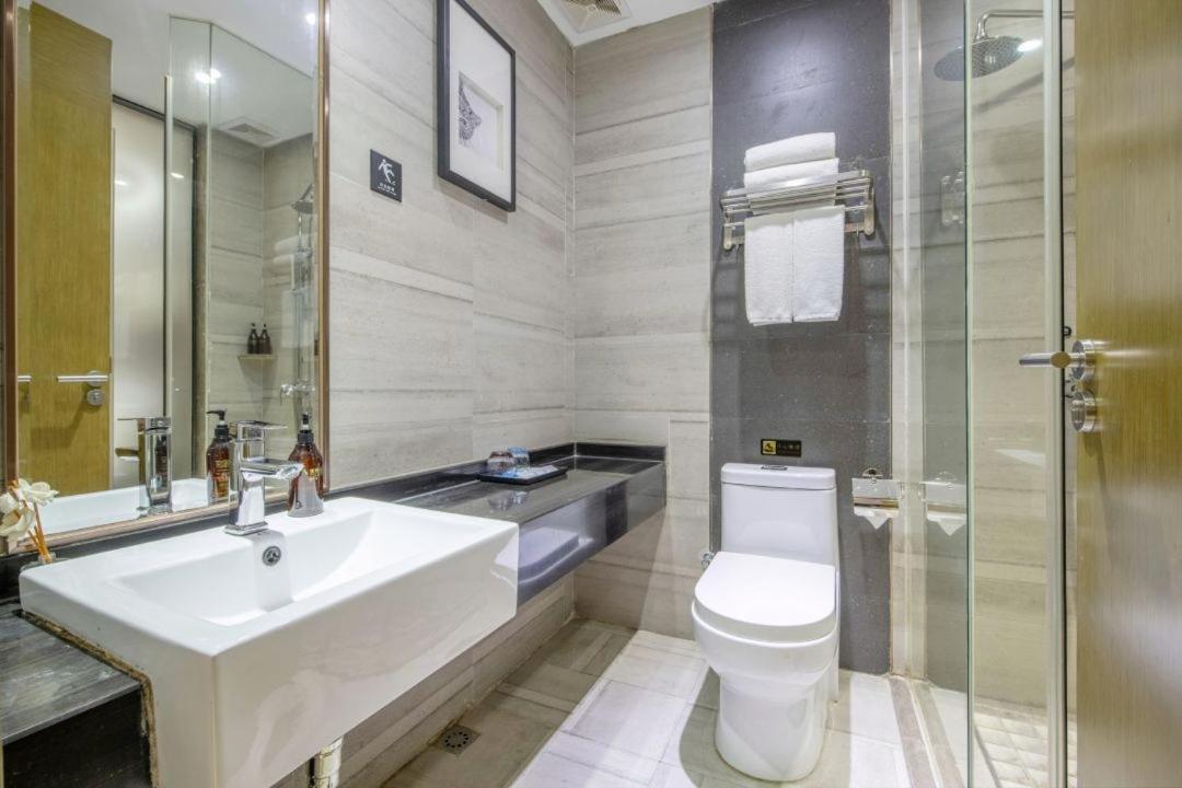 Lnsail Hotel Shenzhen Luohu Port Railway Station Extérieur photo