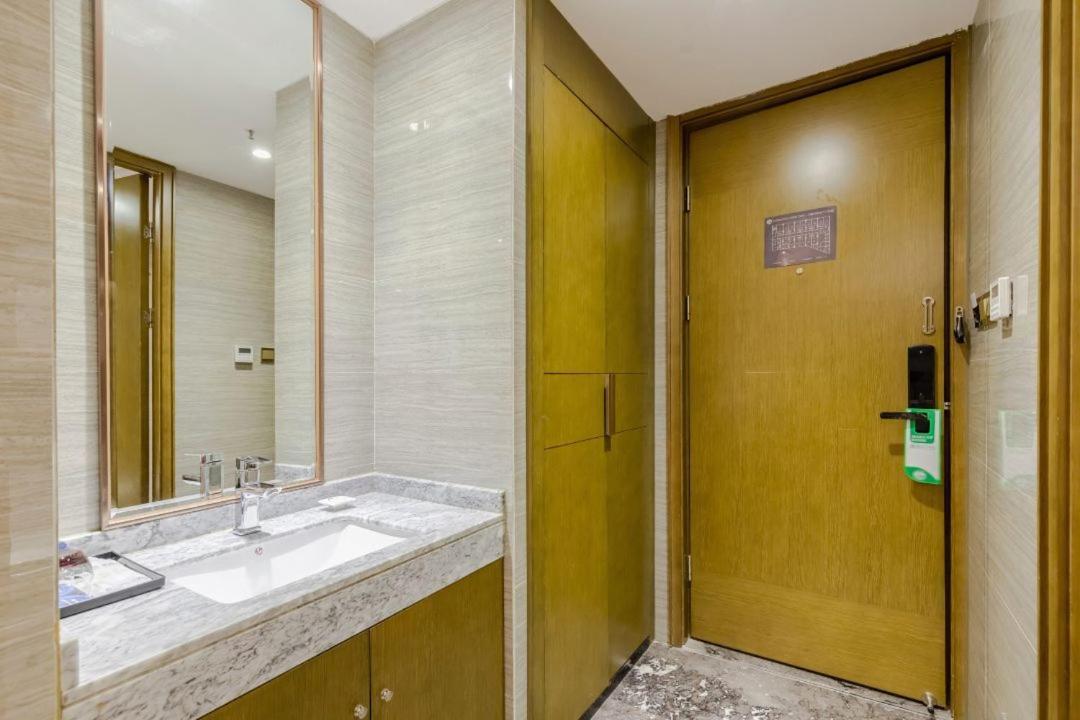 Lnsail Hotel Shenzhen Luohu Port Railway Station Extérieur photo