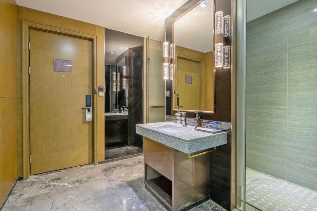 Lnsail Hotel Shenzhen Luohu Port Railway Station Extérieur photo