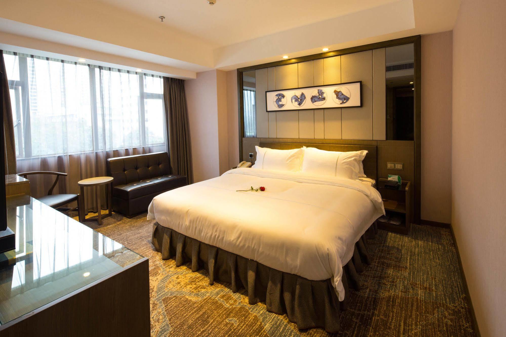 Lnsail Hotel Shenzhen Luohu Port Railway Station Extérieur photo