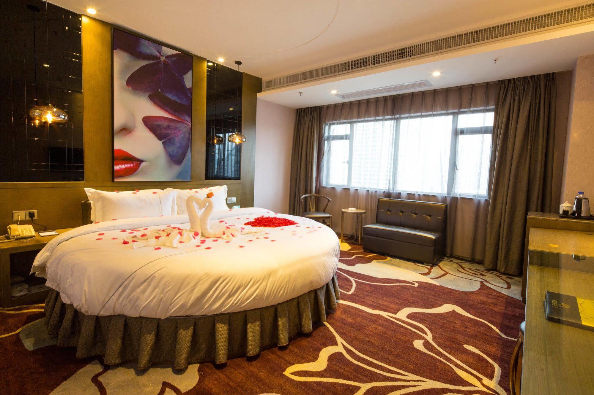 Lnsail Hotel Shenzhen Luohu Port Railway Station Extérieur photo