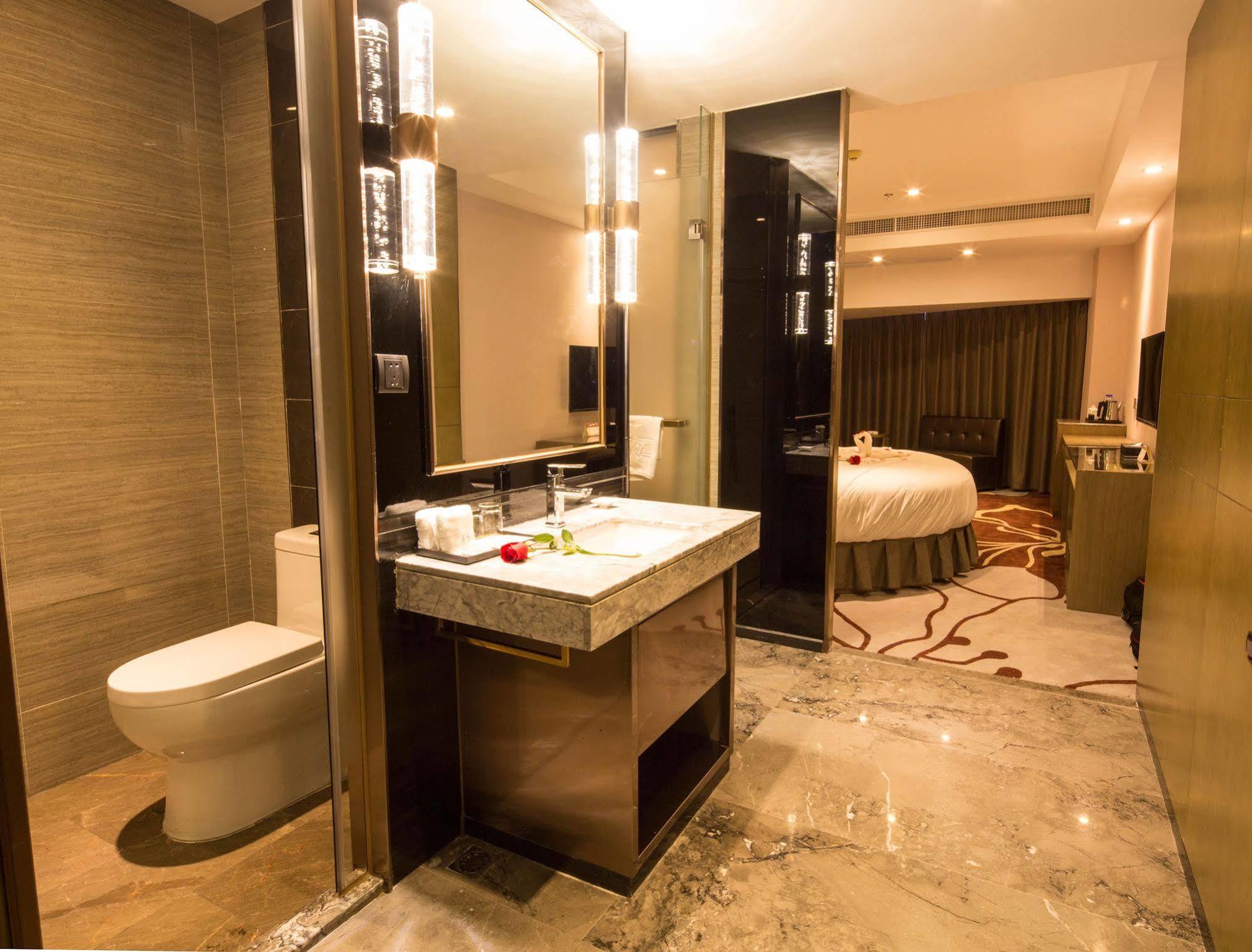 Lnsail Hotel Shenzhen Luohu Port Railway Station Extérieur photo